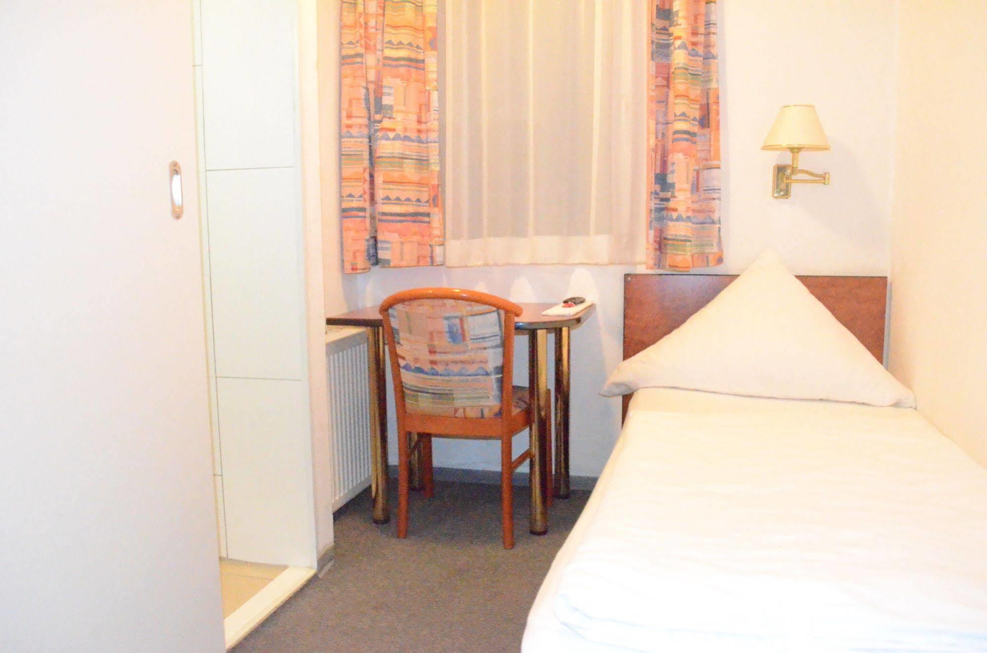 Hotel Stern 2*
