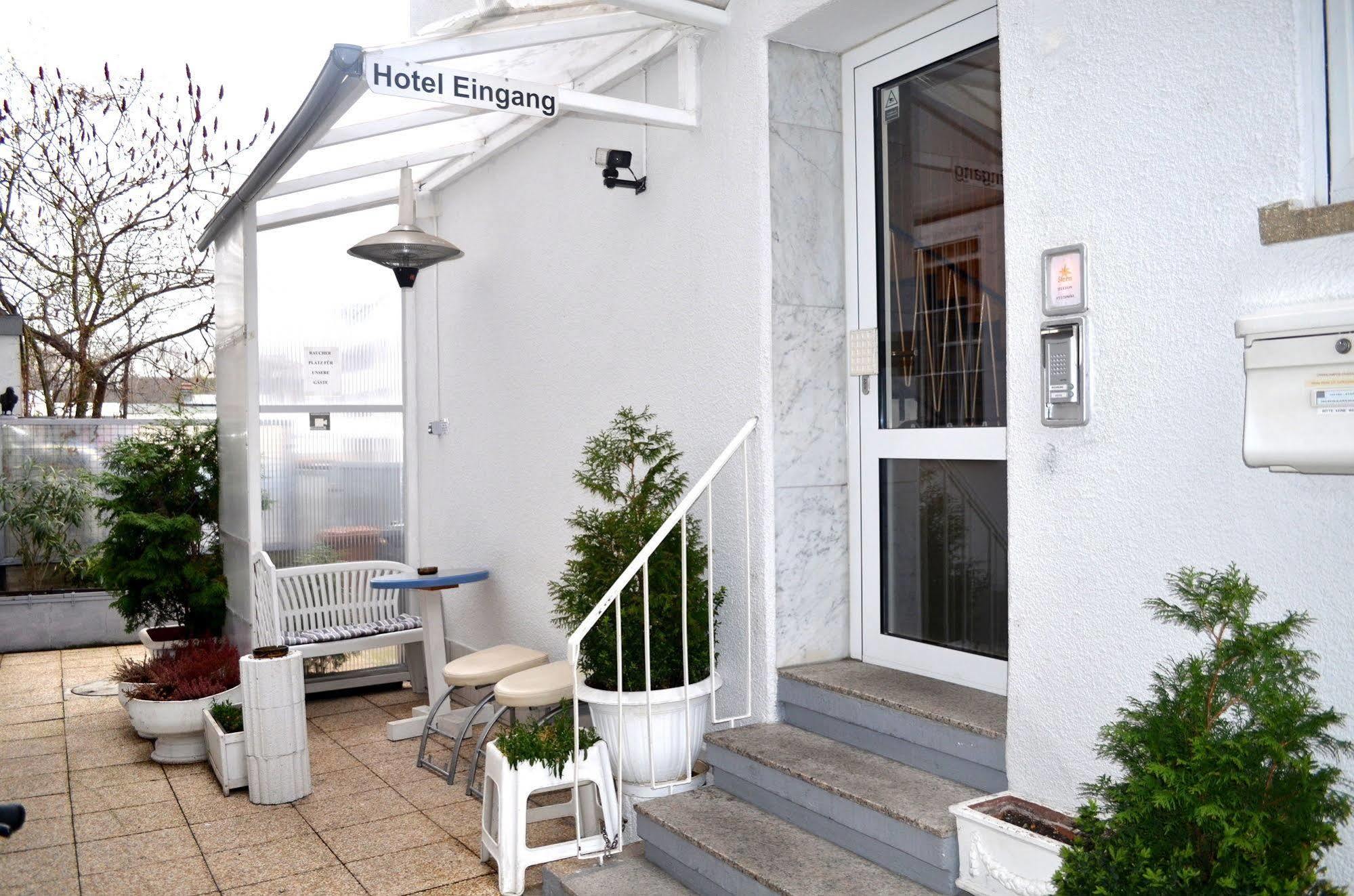 Stern Hotel 2*